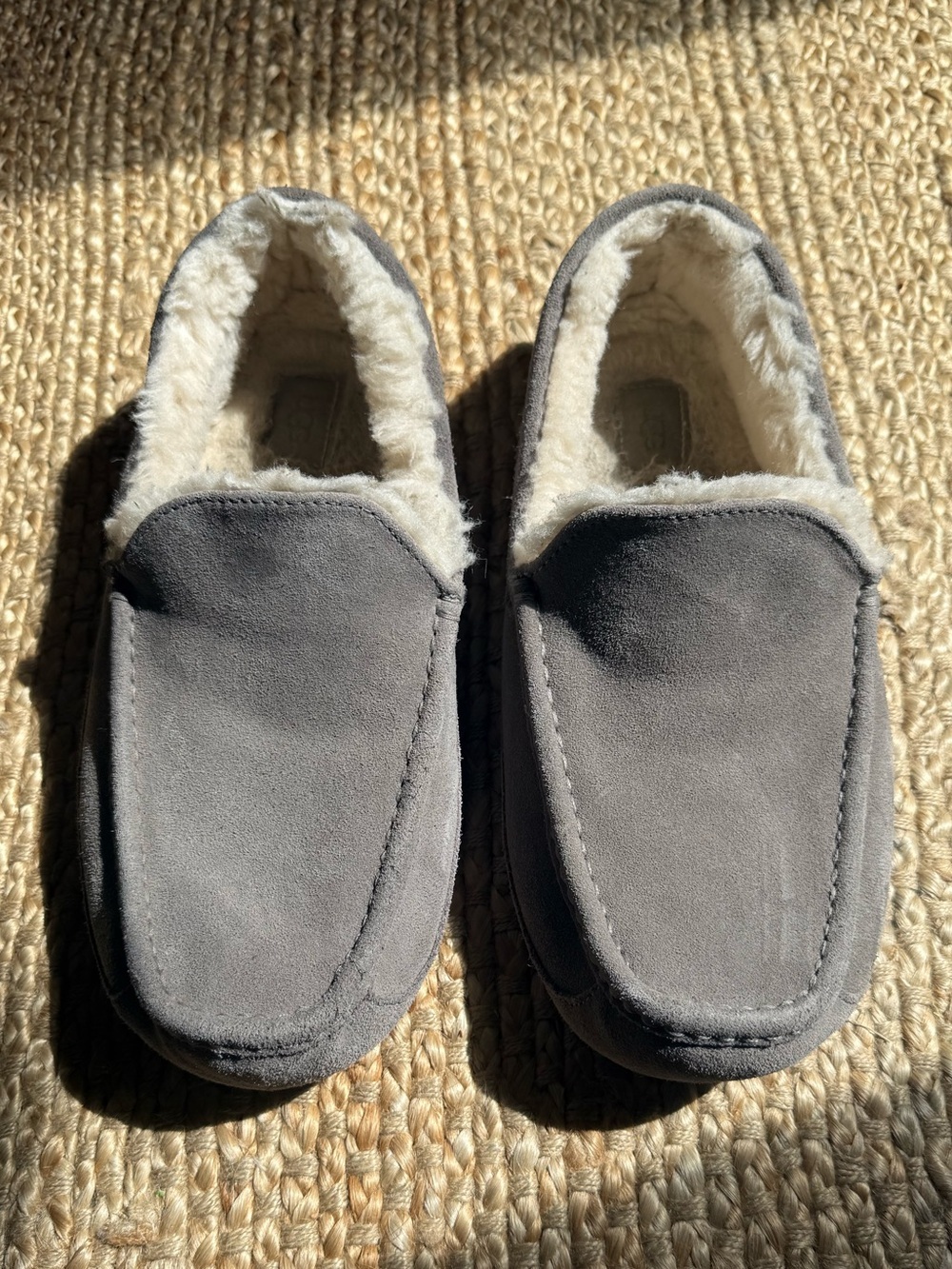 UGG Men’s Gray Suede Shearling Lined Slipper Loafers Moccasins Size 12 EEE